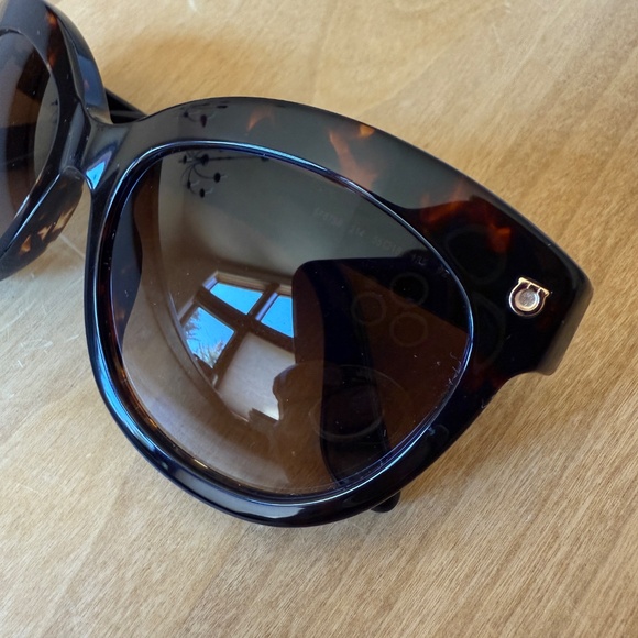 SALVATORE FERRAGAMO SUNGLASSES TORTOISE SHELL AMBER LENS SF675S 214 CLASSIC - Picture 7 of 11